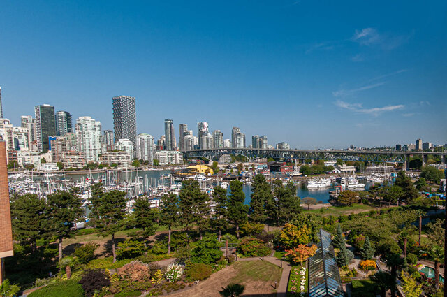804 1470 pennyfarthing dr vancouver west side kitsilano