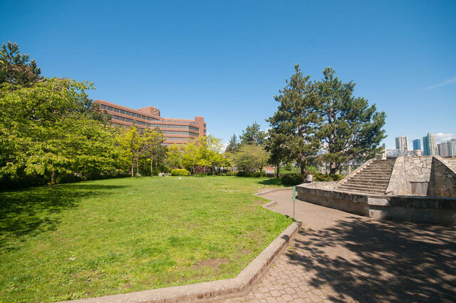804 1470 pennyfarthing dr vancouver west side kitsilano