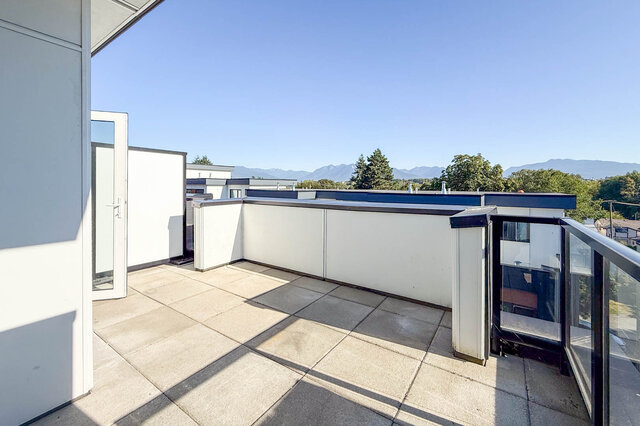 Spacious rooftop terrace with city view and modern furnishings. - TH 46- 2050 East 20th Ave, Vancouver East Side