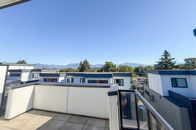 Spacious balcony with city view and modern townhouse architecture. - TH 46- 2050 East 20th Ave, Vancouver East Side