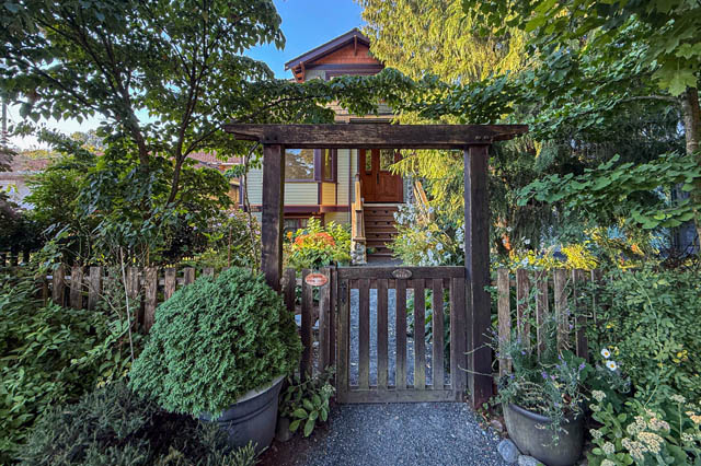 main 2082 e13th ave vancouver east side commercial drive