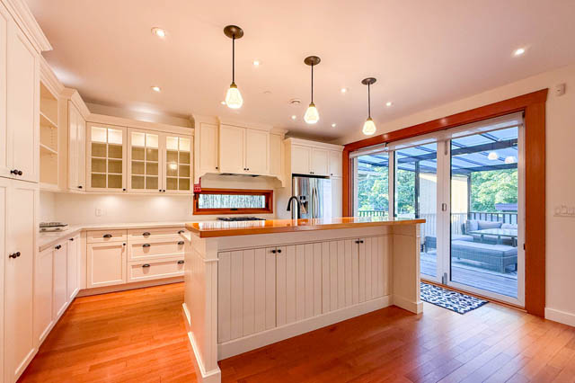 main 2082 e13th ave vancouver east side commercial drive