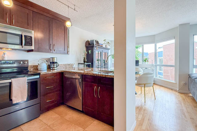 401 1508 mariner walk vancouver west side false creek south