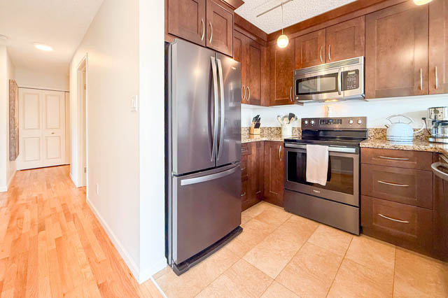 401 1508 mariner walk vancouver west side false creek south