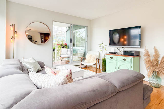 401 1508 mariner walk vancouver west side false creek south