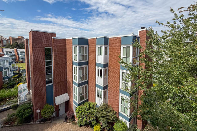 401 1508 mariner walk vancouver west side false creek south