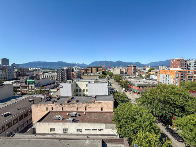 A view of the city skyline with mountains in the distance and surrounding buildings. - 812-189 Keefer Street, Vancouver Downtown