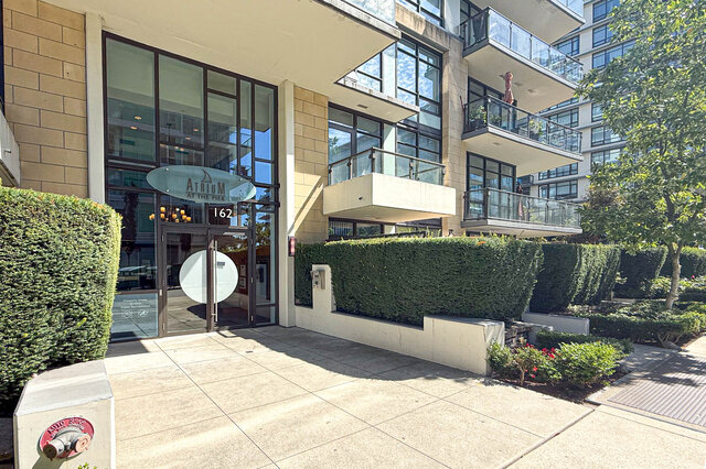 1001 162 victory ship way north vancouver lower lonsdale