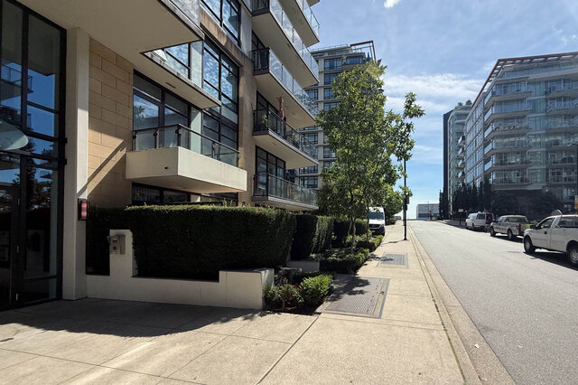1001 162 victory ship way north vancouver lower lonsdale