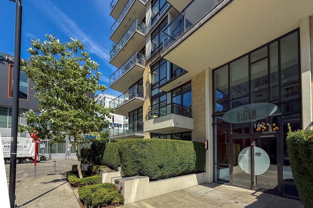 1001 162 victory ship way north vancouver lower lonsdale