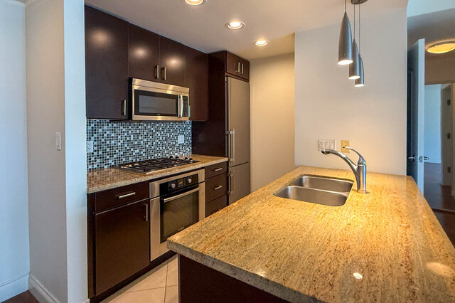 1001 162 victory ship way north vancouver lower lonsdale