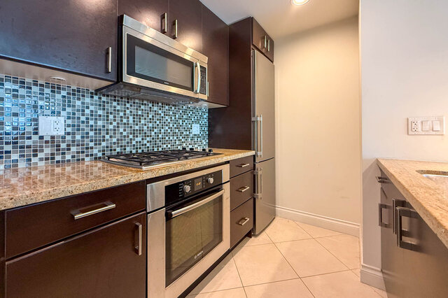 1001 162 victory ship way north vancouver lower lonsdale