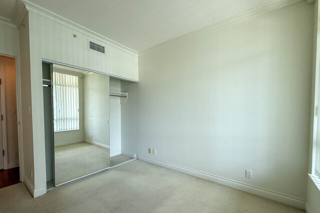 1001 162 victory ship way north vancouver lower lonsdale