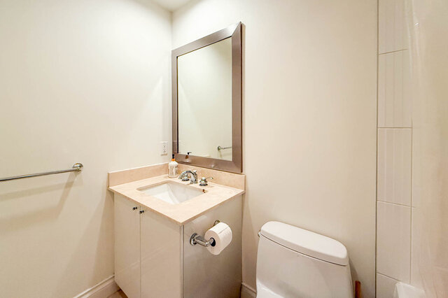 1001 162 victory ship way north vancouver lower lonsdale