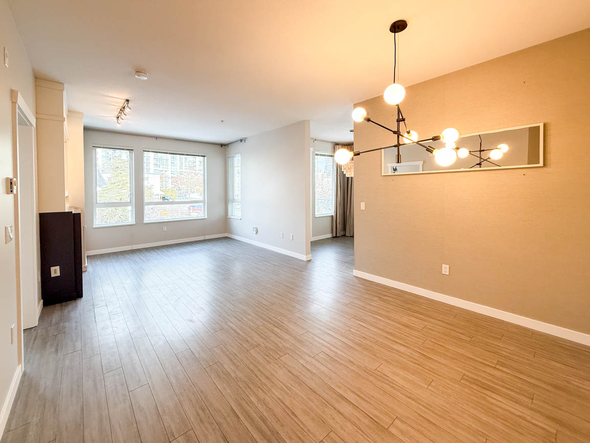 STUNNING LONSDALE 2 BED 2 BATH BALCONY KITCHEN NOOK INSUITE LAUNDRY5