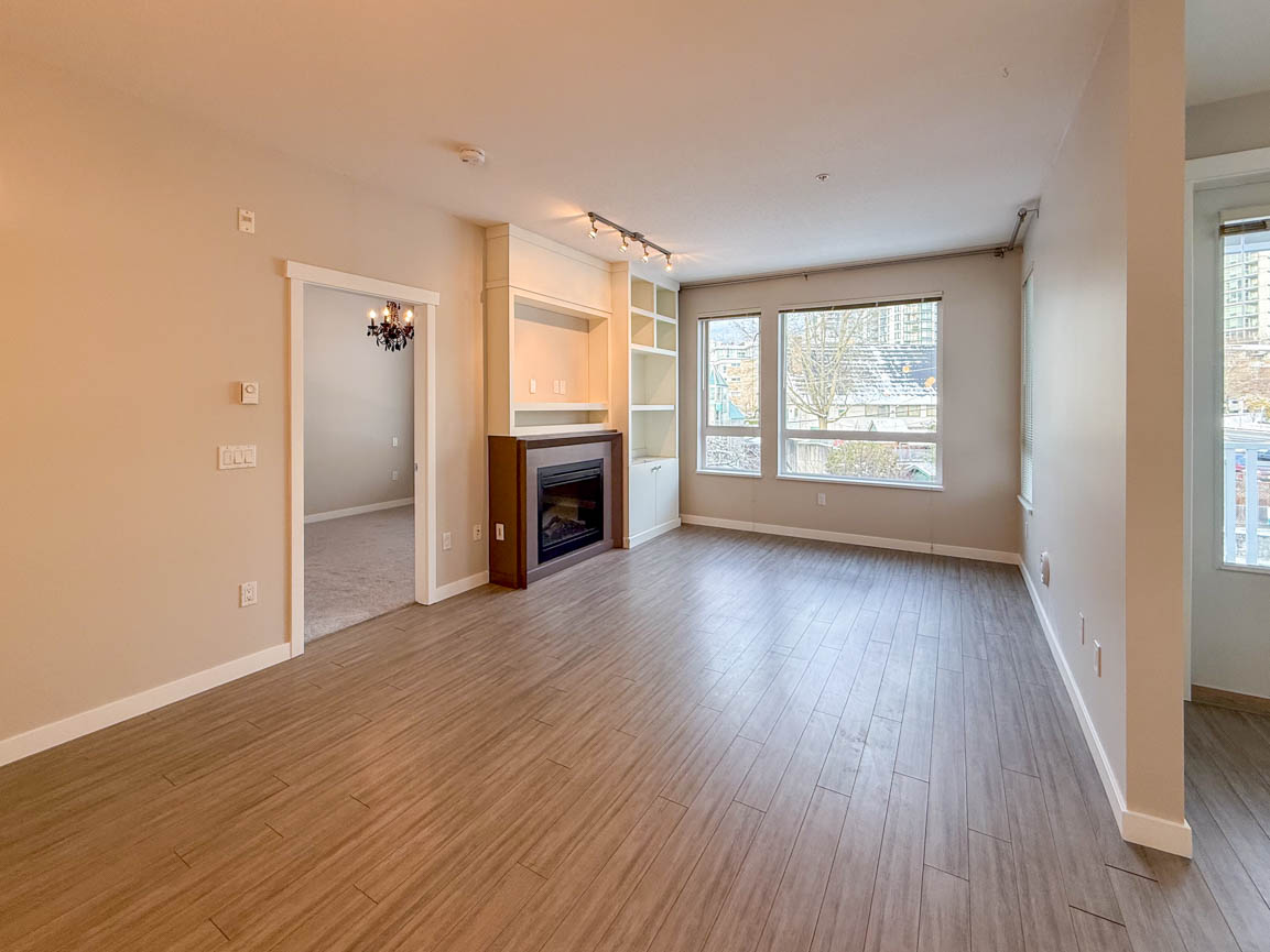 STUNNING LONSDALE 2 BED 2 BATH BALCONY KITCHEN NOOK INSUITE LAUNDRY5