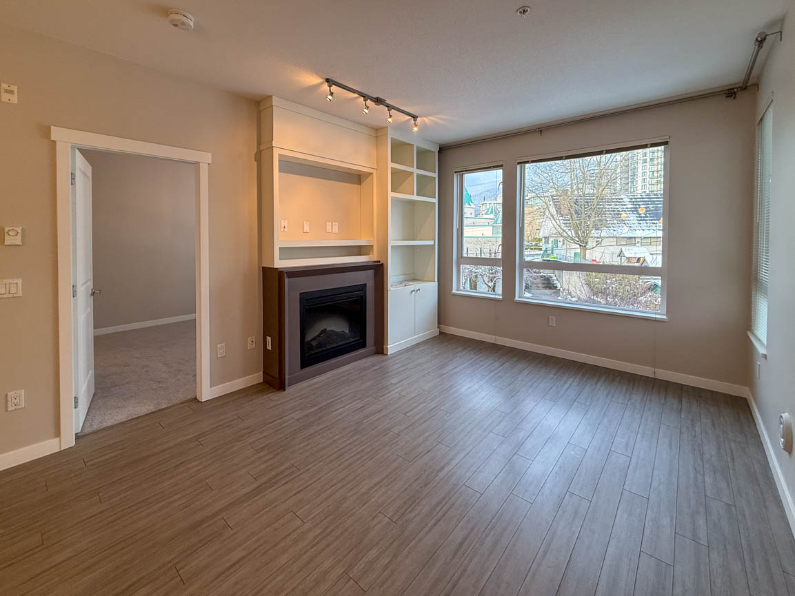 STUNNING LONSDALE 2 BED 2 BATH BALCONY KITCHEN NOOK INSUITE LAUNDRY5