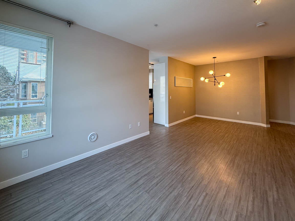 STUNNING LONSDALE 2 BED 2 BATH BALCONY KITCHEN NOOK INSUITE LAUNDRY5