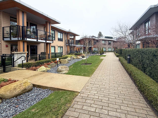 208 1055 ridgewood dr north vancouver edgemont