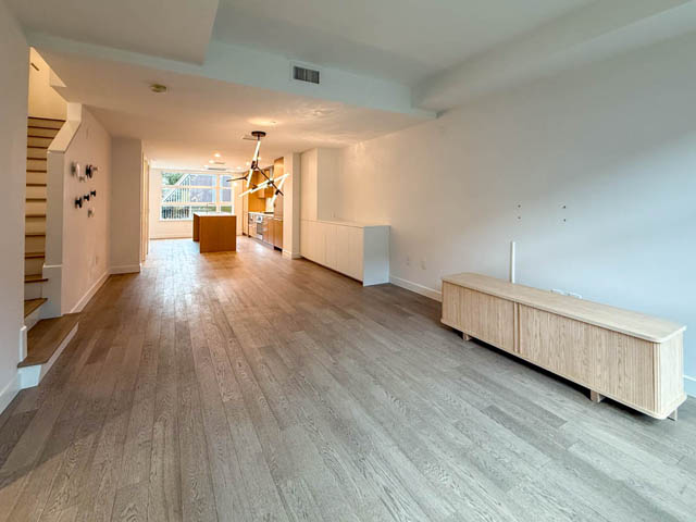 208 1055 ridgewood dr north vancouver edgemont