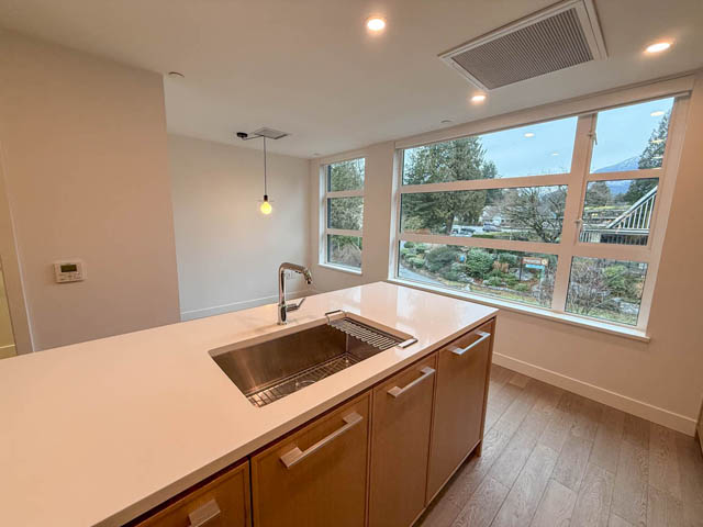 208 1055 ridgewood dr north vancouver edgemont