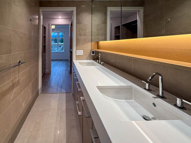 208 1055 ridgewood dr north vancouver edgemont