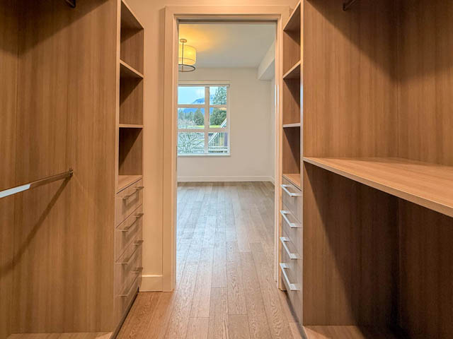 208 1055 ridgewood dr north vancouver edgemont