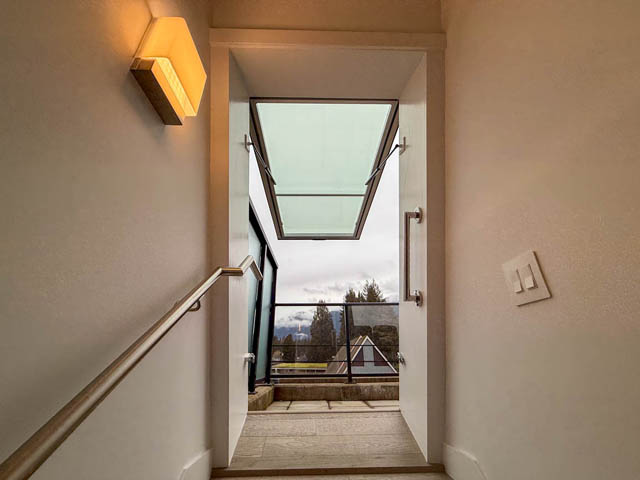 208 1055 ridgewood dr north vancouver edgemont