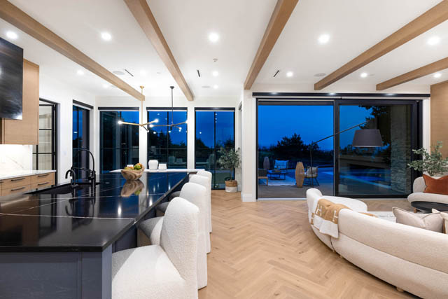 4589 woodgreen drive west vancouver caulfeild