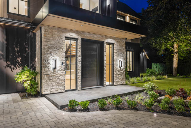 4589 woodgreen drive west vancouver caulfeild