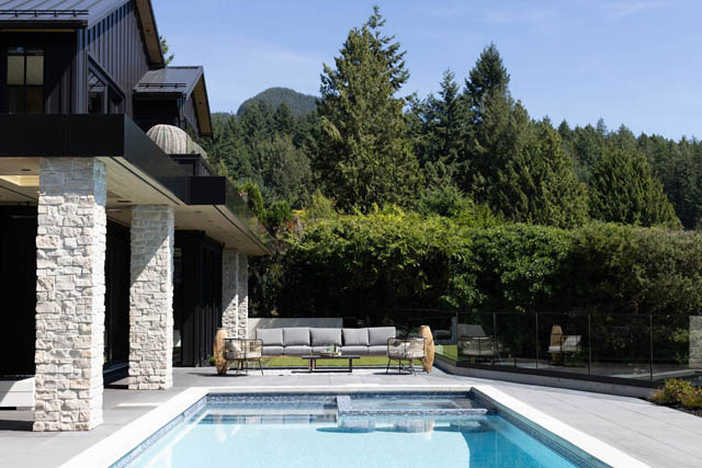 4589 woodgreen drive west vancouver caulfeild
