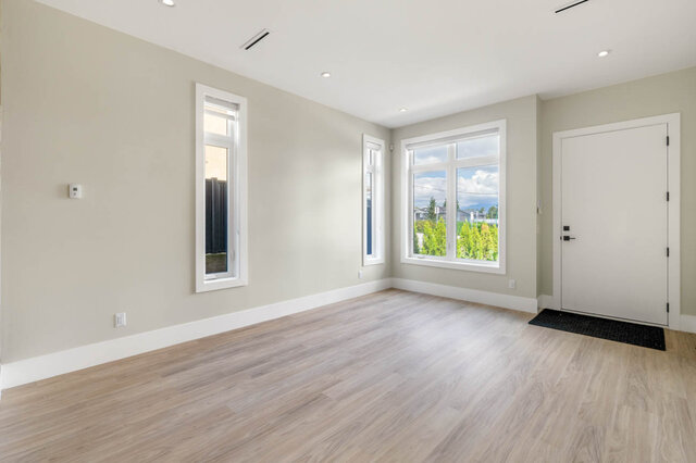 Bright living room with hardwood floors and city view. - 1-4096 Nithsdale Street, Burnaby