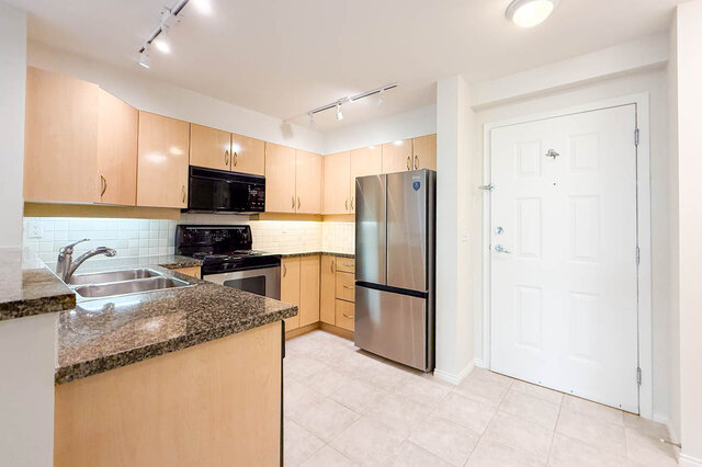 345 lonsdale avenue north vancouver lower lonsdale