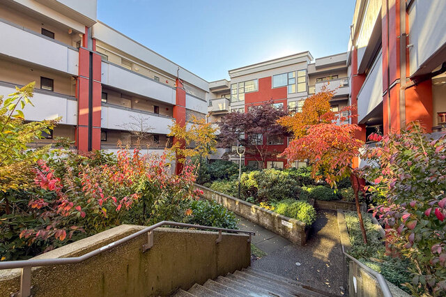 512 345 lonsdale avenue north vancouver lower lonsdale