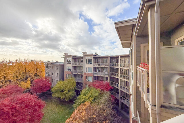 Spacious 1-bedroom + den condo with a stunning city view and vibrant fall foliage. - 526-119 West 22nd Street, North Vancouver