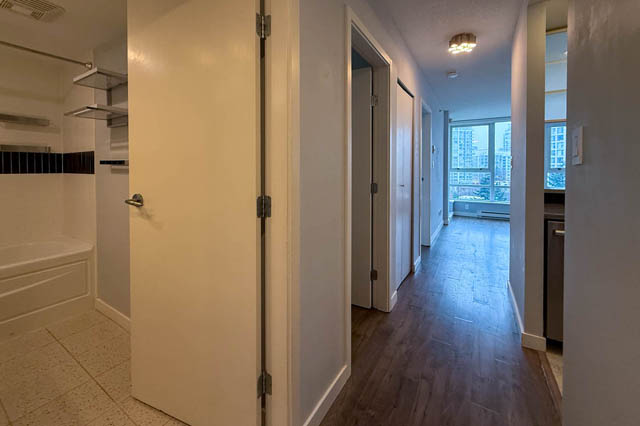 Spacious hallway leading to a cozy den with hardwood floors and a city view. - 1011- 939 Expo Blvd., Vancouver Downtown