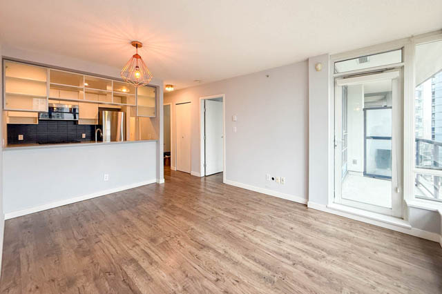 Spacious open-concept living room with hardwood floors and a city view. - 1011- 939 Expo Blvd., Vancouver Downtown