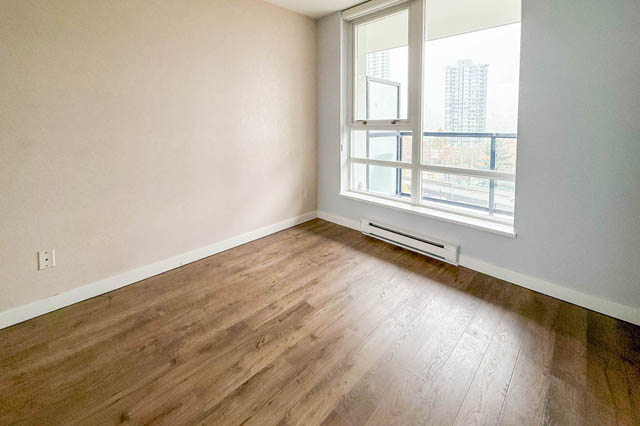 Bright living room with hardwood floors and a city view. - 1011- 939 Expo Blvd., Vancouver Downtown