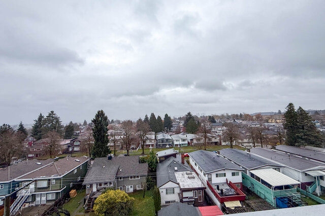 Furnished 1-bedroom + den condo with city view and rooftop access. - 407-2435 Kingsway, Vancouver East Side