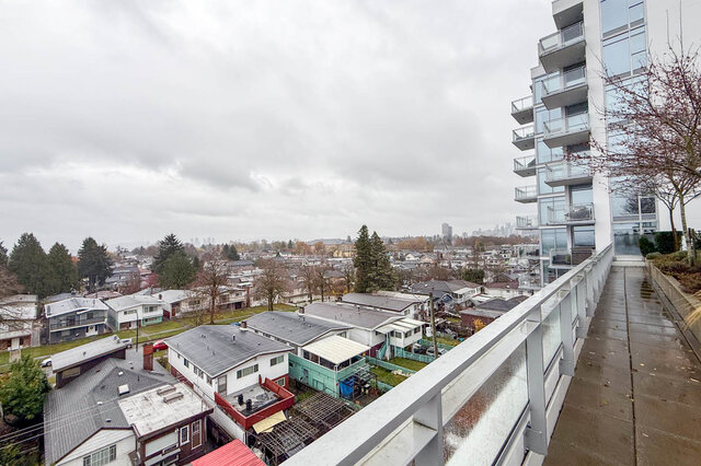 Spacious 1-bedroom + den condo with a stunning city view from the balcony. - 407-2435 Kingsway, Vancouver East Side