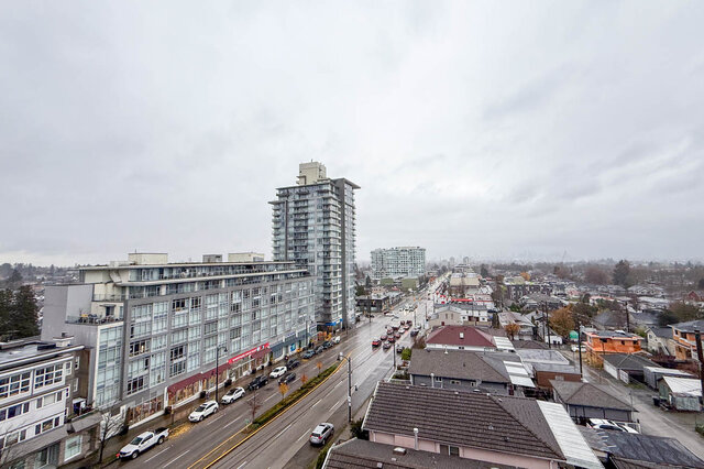 Spacious 1-bedroom + den condo with a stunning city view and modern furnishings. - 407-2435 Kingsway, Vancouver East Side