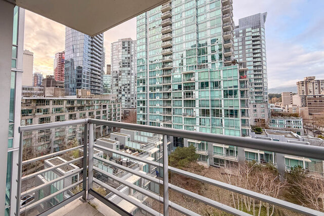 Balcony with stunning city view, modern furnishings, and sleek railings. - 706-499 Broughton, Vancouver Downtown