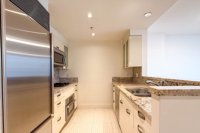 Bright kitchen with granite countertops, stainless steel appliances, and a tiled backsplash. - 706-499 Broughton, Vancouver Downtown