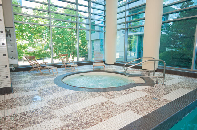 Spacious living room with a cozy hot tub, large windows, and a city view. - 706-499 Broughton, Vancouver Downtown