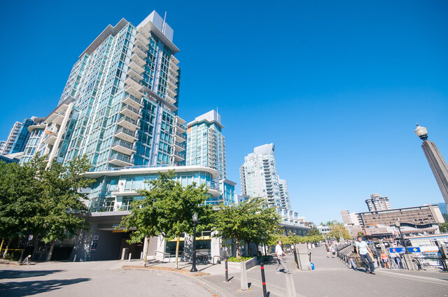 Spacious 2-bedroom condo with stunning city views and modern furnishings. - 706-499 Broughton, Vancouver Downtown