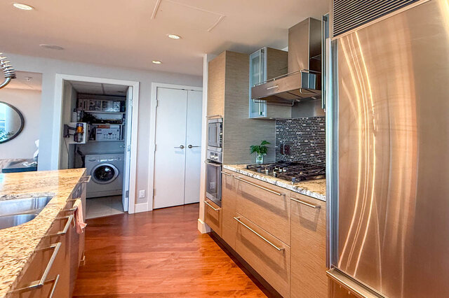 Bright kitchen with granite countertops and rich hardwood floors. - 3309-1111 Alberni Street, Vancouver Downtown