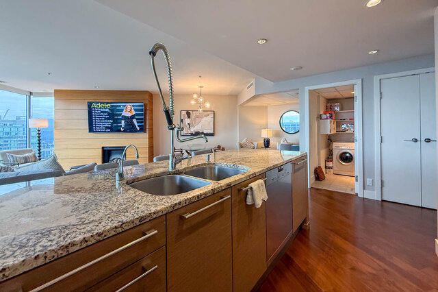 Bright kitchen with granite countertops and hardwood floors overlooking city views. - 3309-1111 Alberni Street, Vancouver Downtown