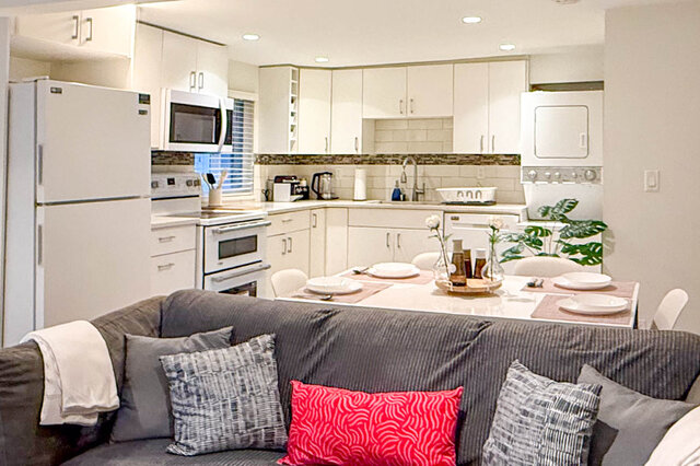 suite 1093 adderley st north vancouver westlynn