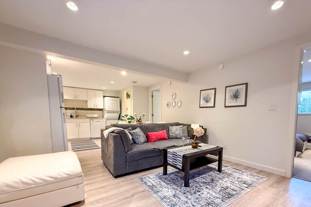 suite 1093 adderley st north vancouver westlynn