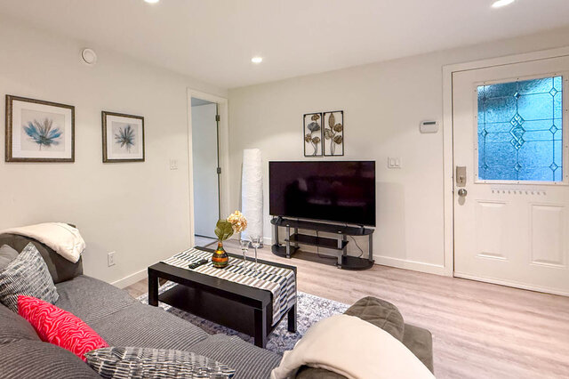 suite 1093 adderley st north vancouver westlynn